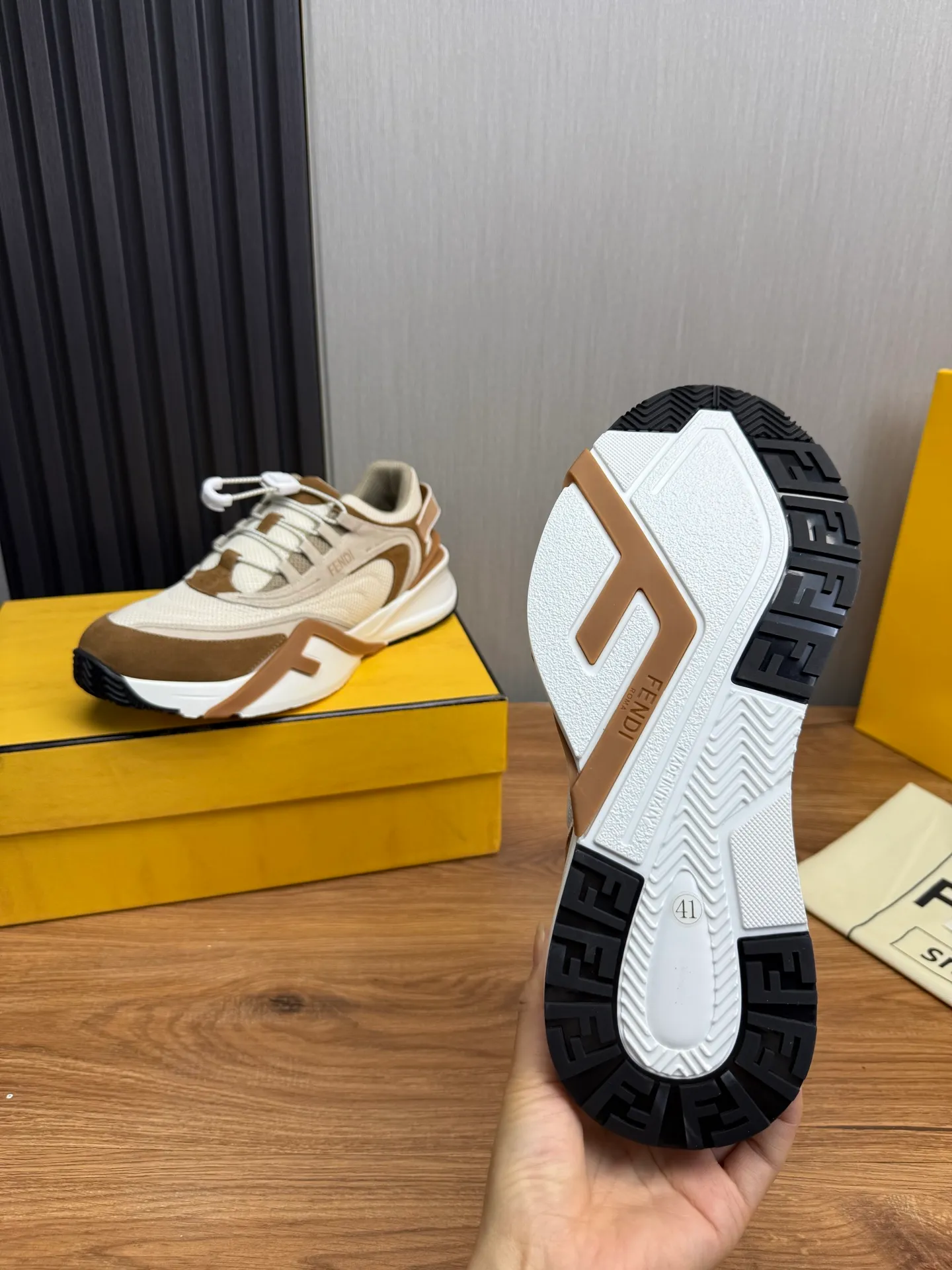 Men's men's shoes 💰560💰 Fendi [Fendi] hot style is on the market 🔥Fashionable casual men's shoes 🔱 Made of original brand fly knit fabric. Original cowhide + breathable mesh lining + sheepskin feet. Perfect shape and top quality, you deserve it 🔜Original rubber outsole, ultra-light, non-slip and wear-resistant 👣 Standard size 38-44